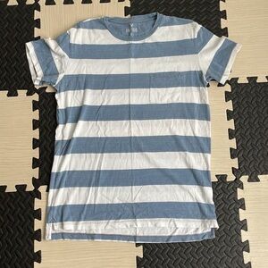 Used Men’s Blue and White American Eagle t-shirt